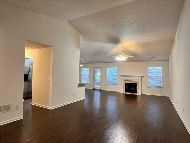 Foto del edificio - 3780 Crescent Walk Ln NE