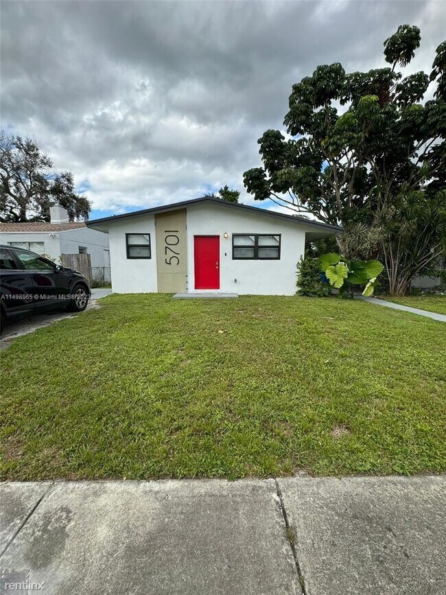 Building Photo - 2 br, 2 bath House - 5701 SW 39th St