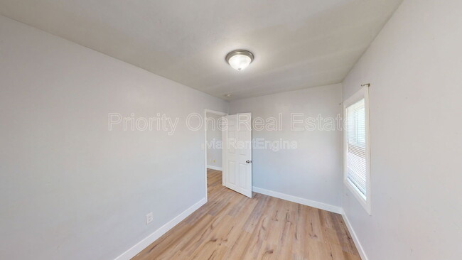 Building Photo - 2954 1/2 Webster Avenue