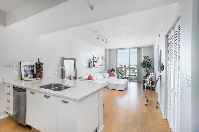 Foto del edificio - 333 NE 24th St