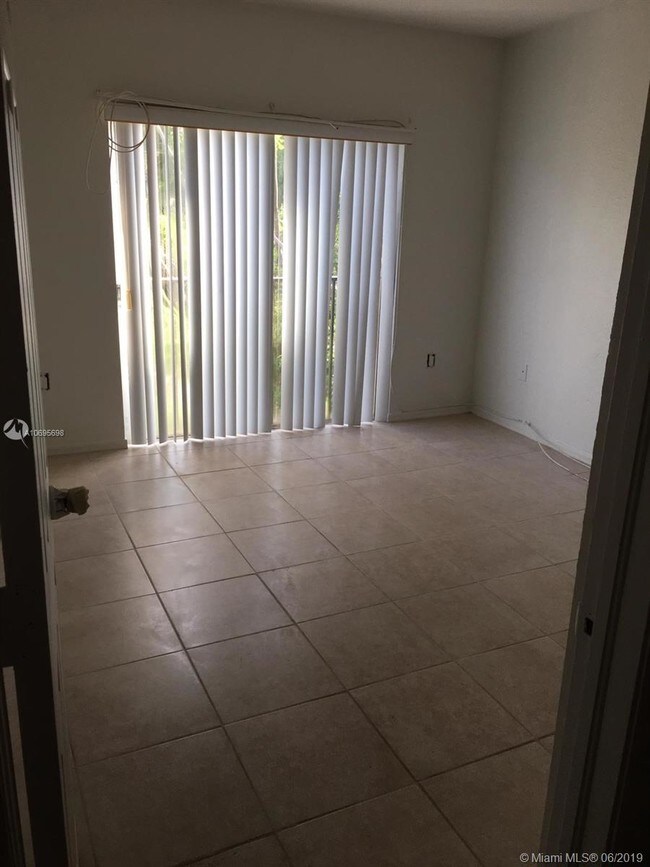 Foto del edificio - 681 SW 7th St
