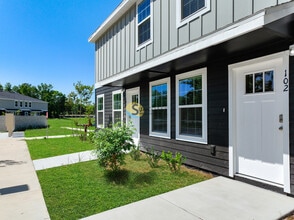 Building Photo - 3821 SW 43rd Ct