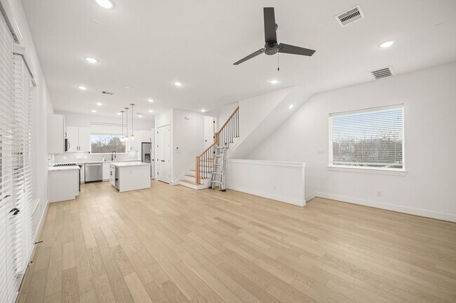 Building Photo - 2811 Anita St