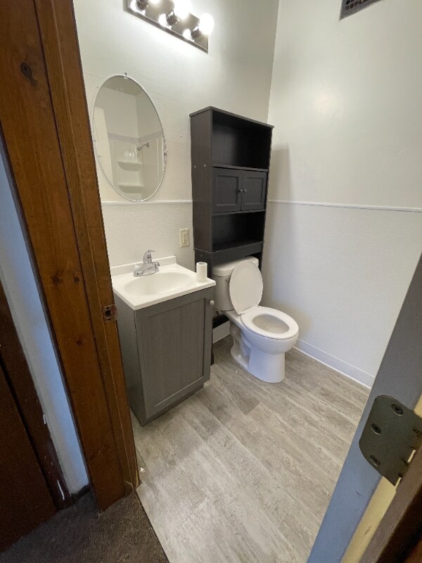 Foto del edificio - 416 Main Ave N