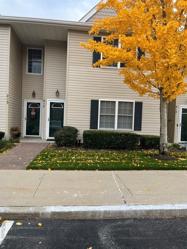 Primary Photo - 912 Altessa Blvd