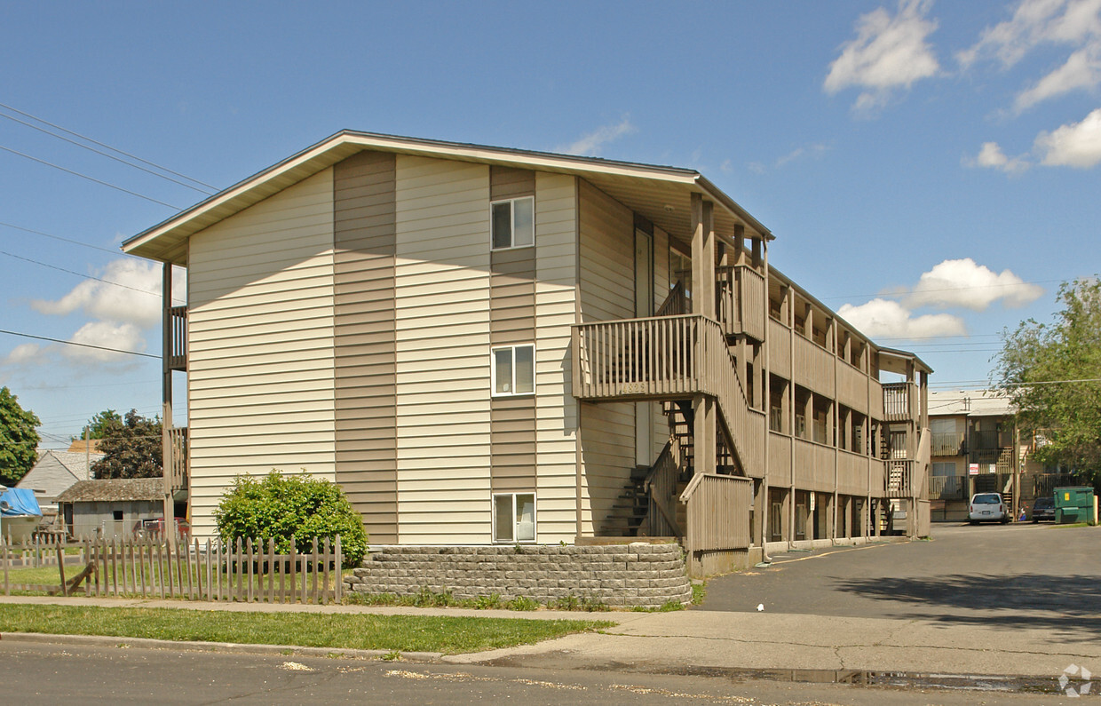 Primary Photo - Cannonball Apartments