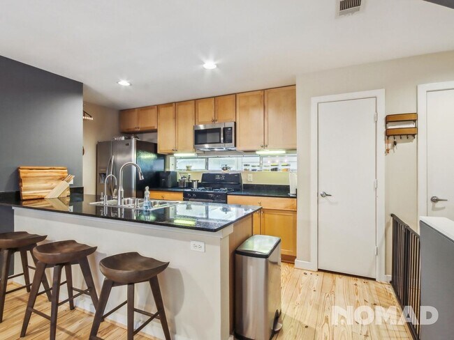 Foto del edificio - 3 Bedroom Townhome in Houston, Montrose/Mi...