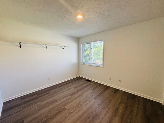 Foto del edificio - 3 Bedroom, 2 Bath Duplex