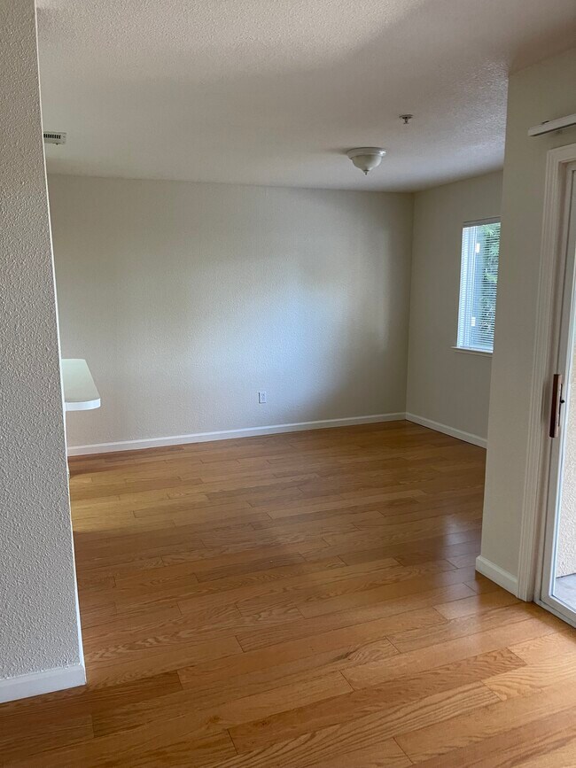 565 Peerless Way Unit 102, Tracy, CA 95376 Condo for Rent in Tracy