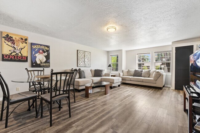 Foto del edificio - 3736 Rose Hill St