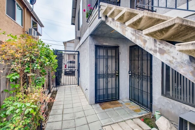 Building Photo - Move-in ready 2-Bed, 2-Bath Condo