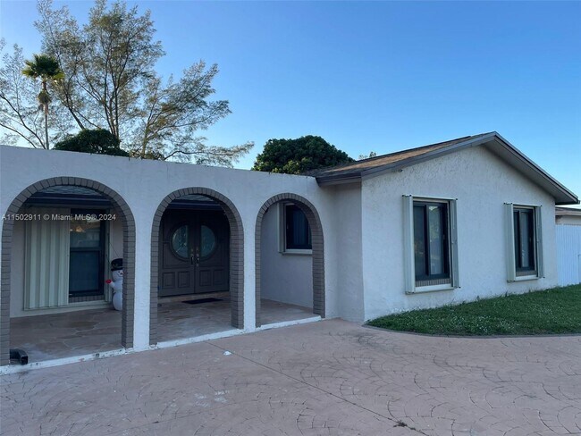 Foto del edificio - 321 SW 64th Ave