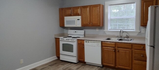 Building Photo - 763 Ergle St