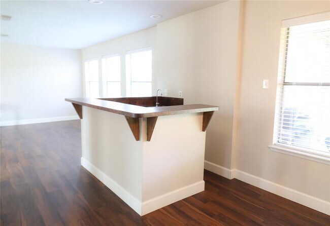 Building Photo - 10819 Sagerock Dr