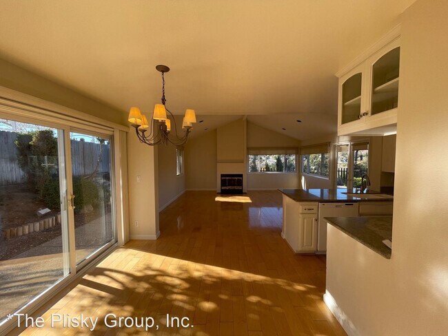 Foto del edificio - 4 br, 2 bath House - 275 Dickenson Avenue