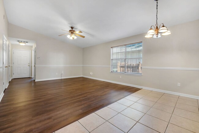 Building Photo - Cozy 3 Bedroom, 2 Bathroom abode with 2 car garage