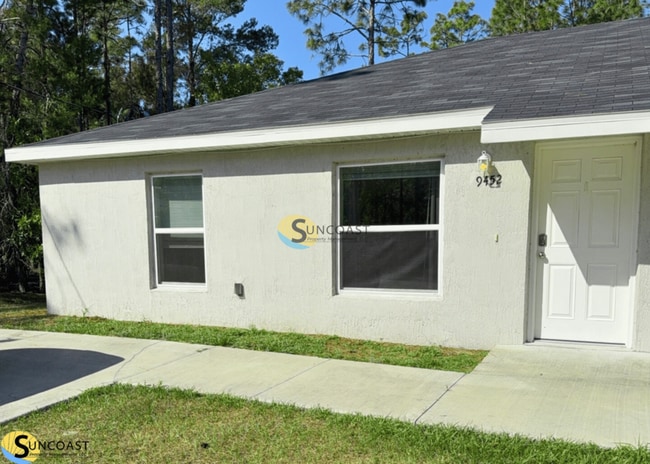 Foto del edificio - 9452 N Travis Dr