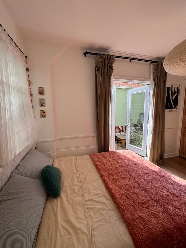 bedroom - 835 Pacific St