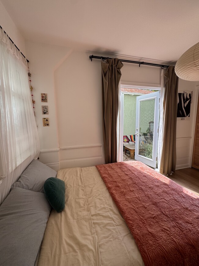 bedroom - 835 Pacific St