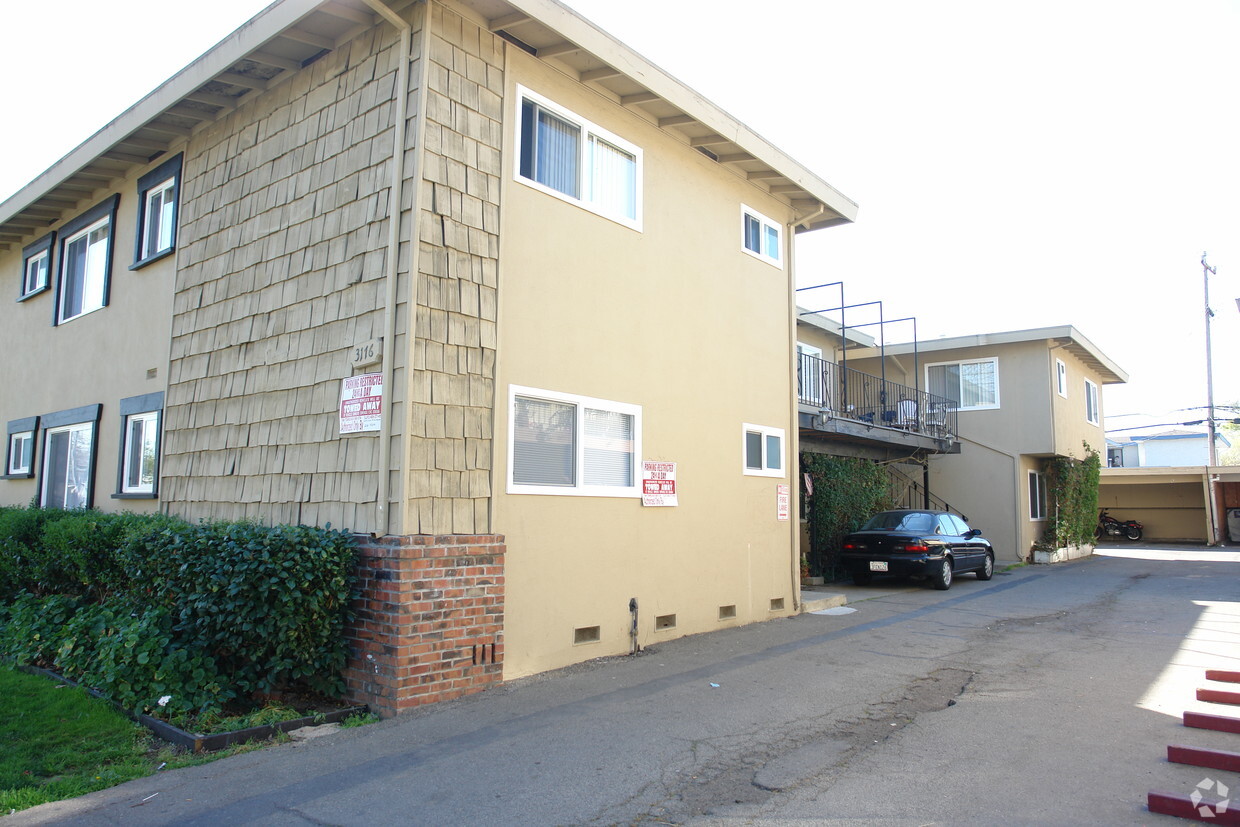 Primary Photo - 3166-3176 Cadillac Dr