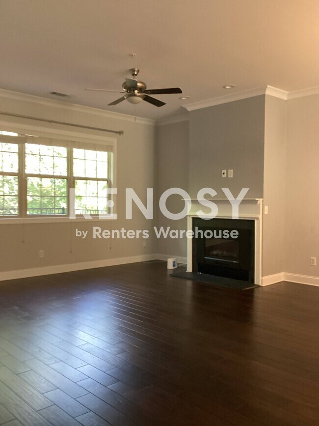 Foto del edificio - 2422 Tenor Ln