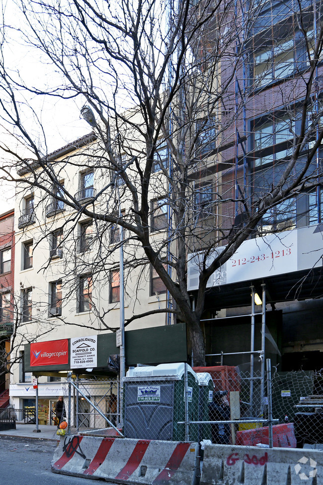 Building Photo - 18 E 13th St