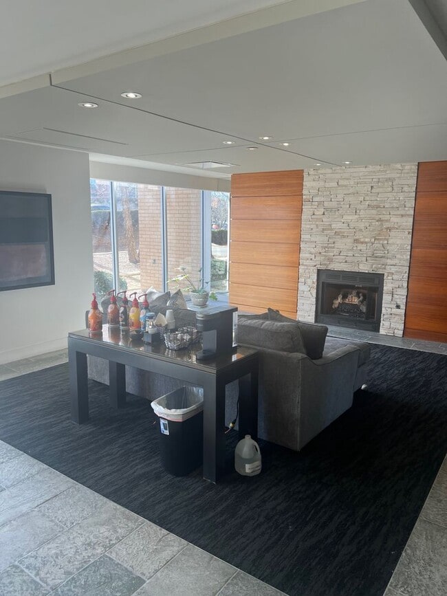 Building Photo - Fantastic Studio in The Metropolitan Condos