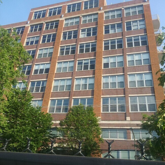 Foto del edificio - 933 W Van Buren St