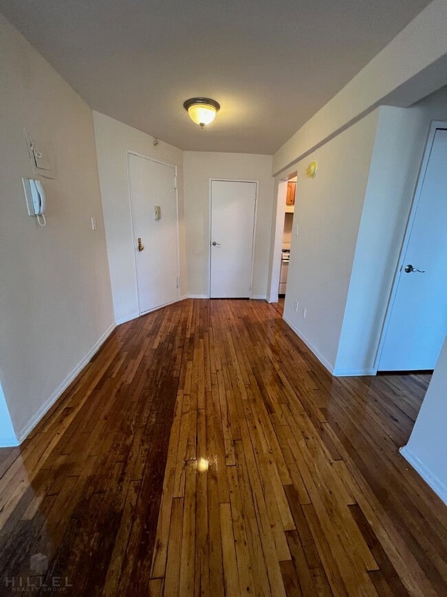 Building Photo - Beautiful 1Bed/1Bath in QUEENS VILLAGE!  N...