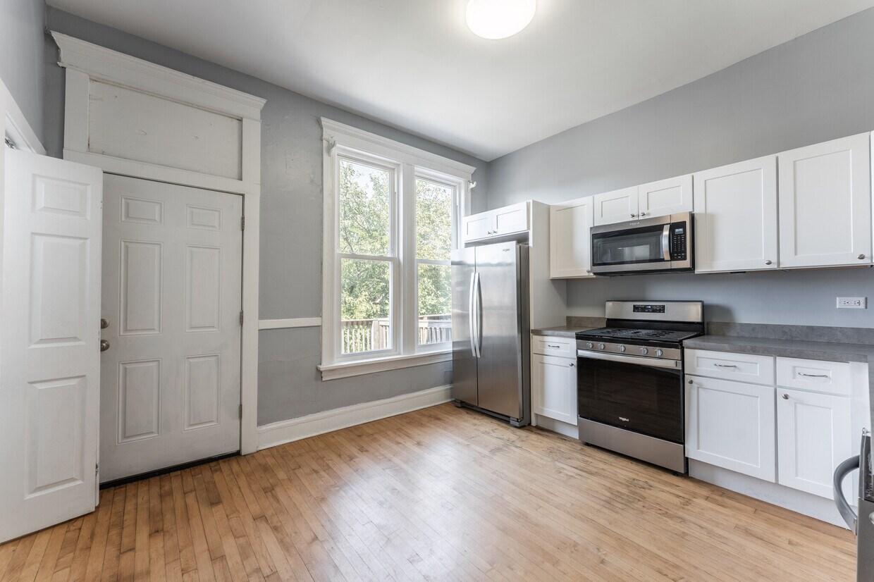 Primary Photo - 3826 N Ashland Ave