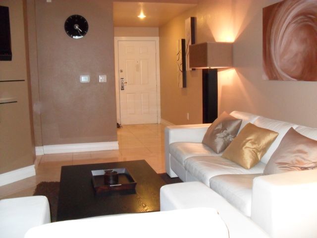 Foto del edificio - Meridian Top-Floor Luxury 1Bdr/Bath Fully Furnished (Utilities and Internet Included)