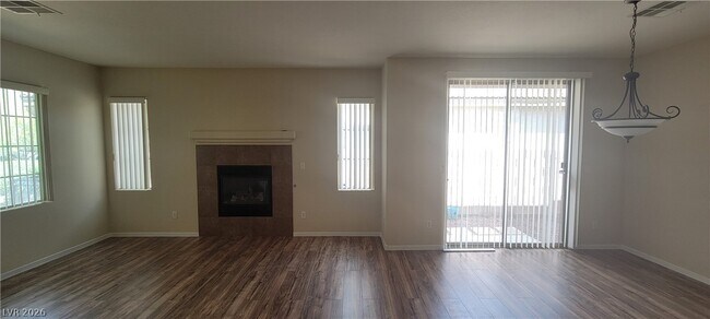Foto del edificio - 3833 Bowers Hollow Ave