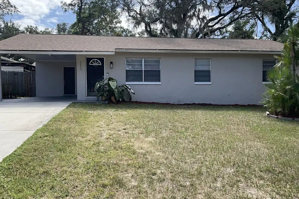 Foto principal - 2004 E Humphrey St