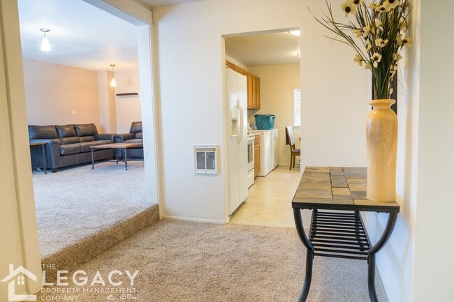 Building Photo - 1203 E 5th St