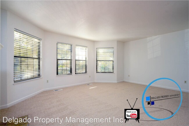 Foto del edificio - 2 br, 2.5 bath House - 743 Military East