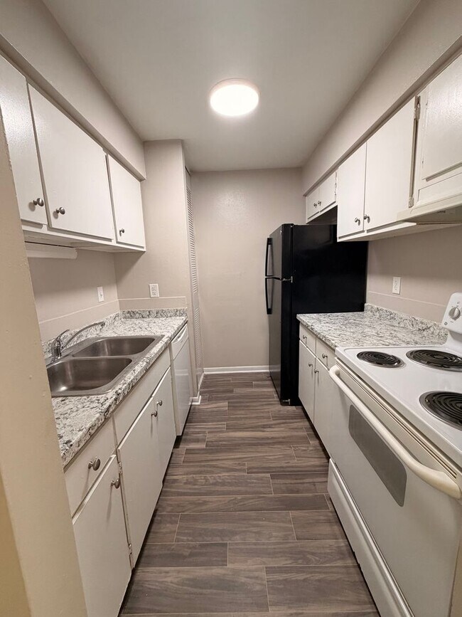 Building Photo - 241 Orchard Trace Ln