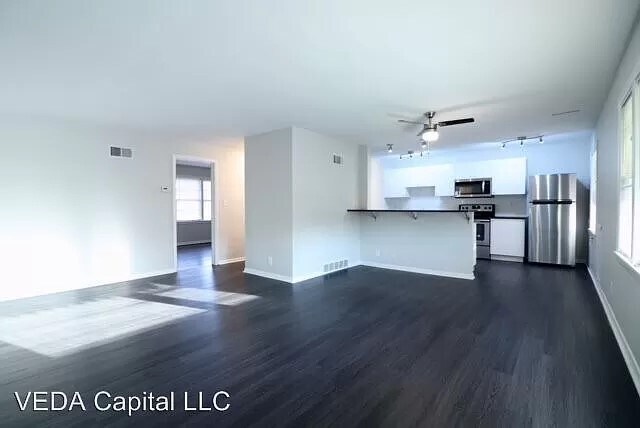 Building Photo - 2344 Warrensville Center Rd