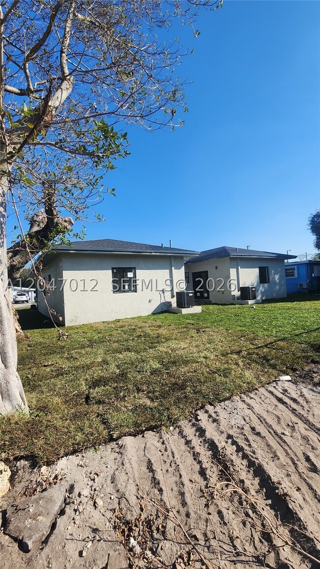 Foto del edificio - 8048 NW 14th Ct