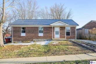 Building Photo - 111 Hickory Hill Dr