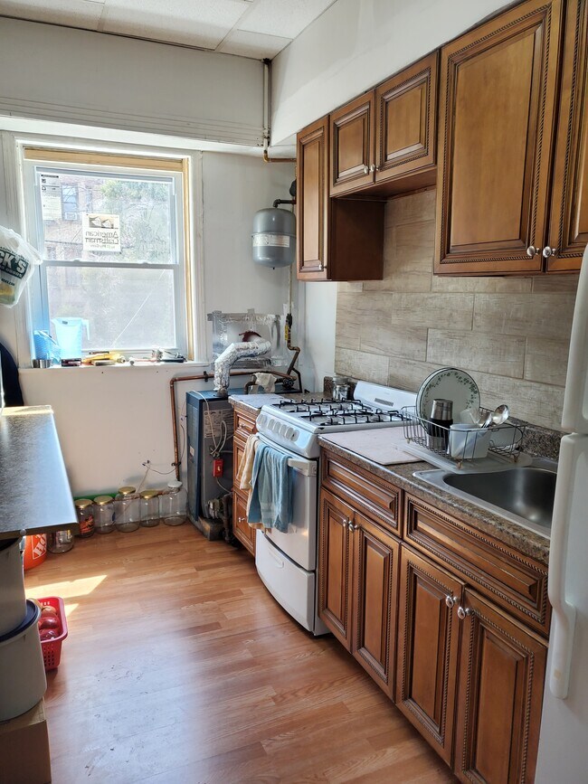 Kitchen - 911 Washington St