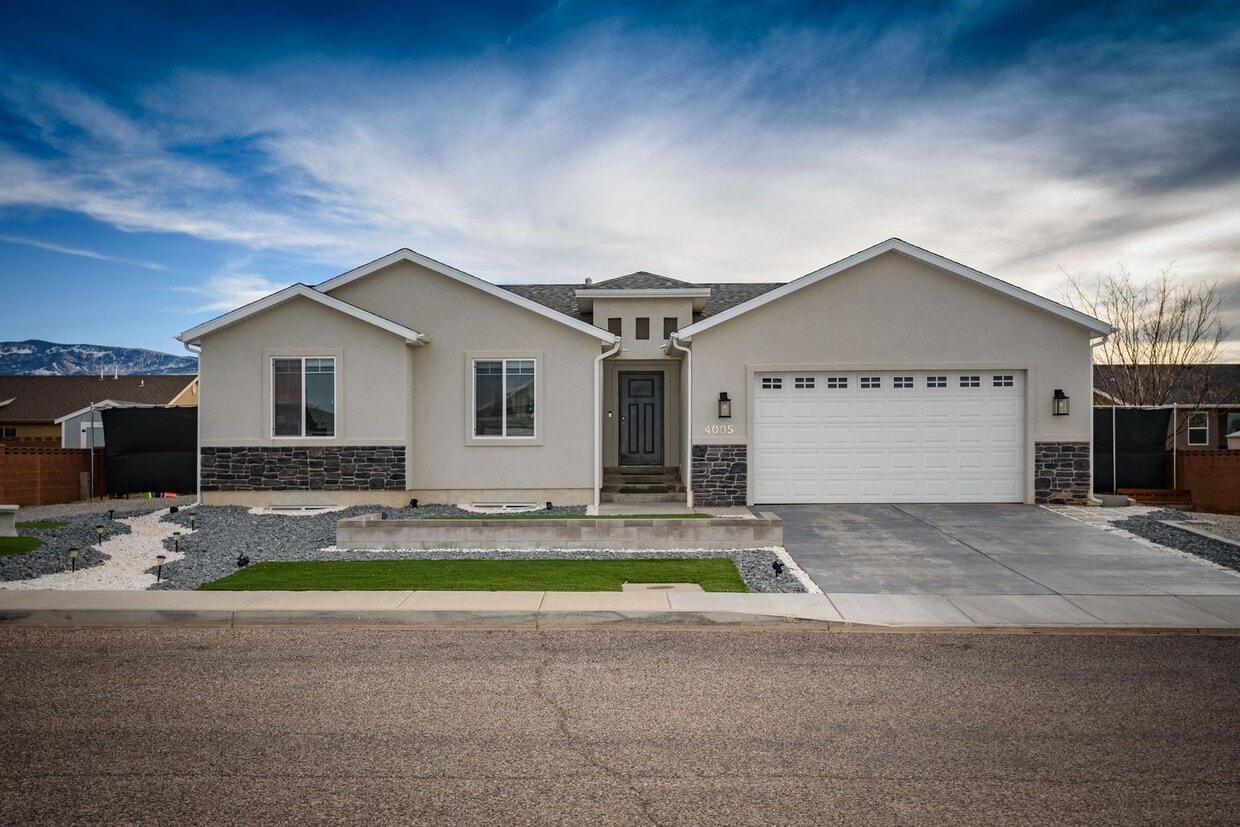 Primary Photo - Beautiful Custom Home !