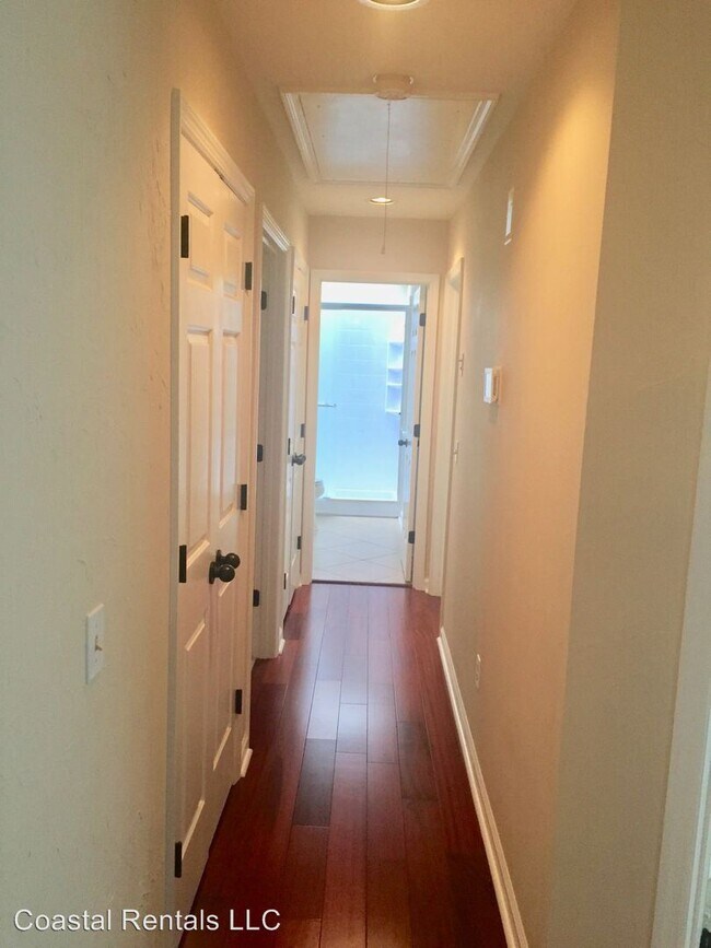 Building Photo - 3 br, 2 bath House - 8 Evergreen Lane