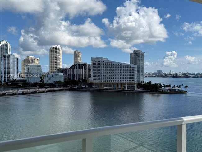 Building Photo - 1155 Brickell Bay Dr