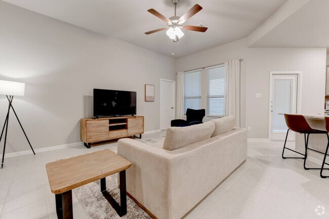 Building Photo - 2036 Yarrelton Dr