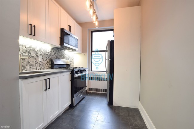Building Photo - 3 br, 1 bath Apartment - 960 Carroll St C3