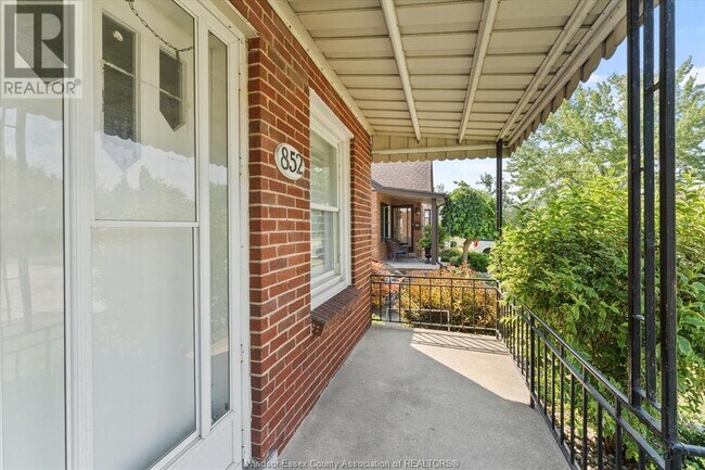 Building Photo - 852 Buckingham Rd
