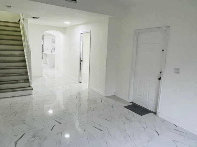 Foto del edificio - 4950 White Mangrove Way E
