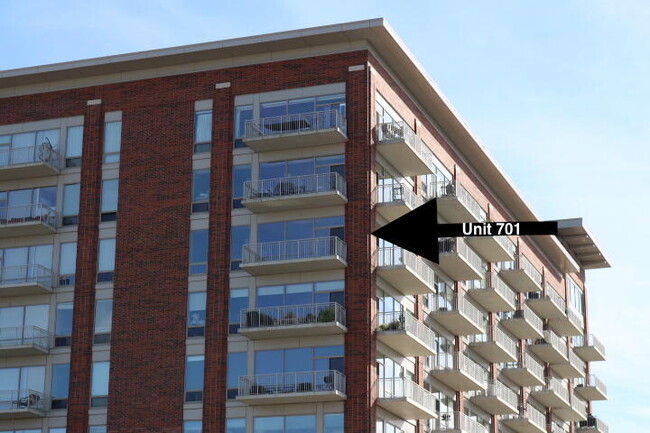 Building Photo - 350 N Main St
