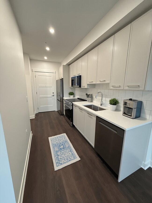 Building Photo - 5382-200 200 St