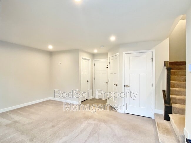 Building Photo - 1744 Defiance Dr